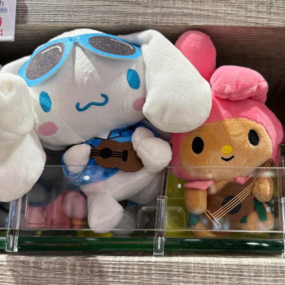 Hawai’i Exclusive Hello Kitty Plushies